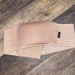 Pregnancy belly band for support - average size - used a few times